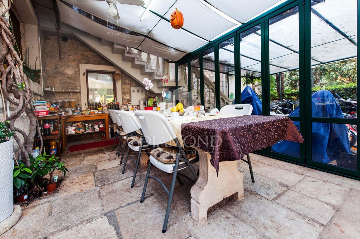 Rovinj, prostorna hiša le 100m od morja