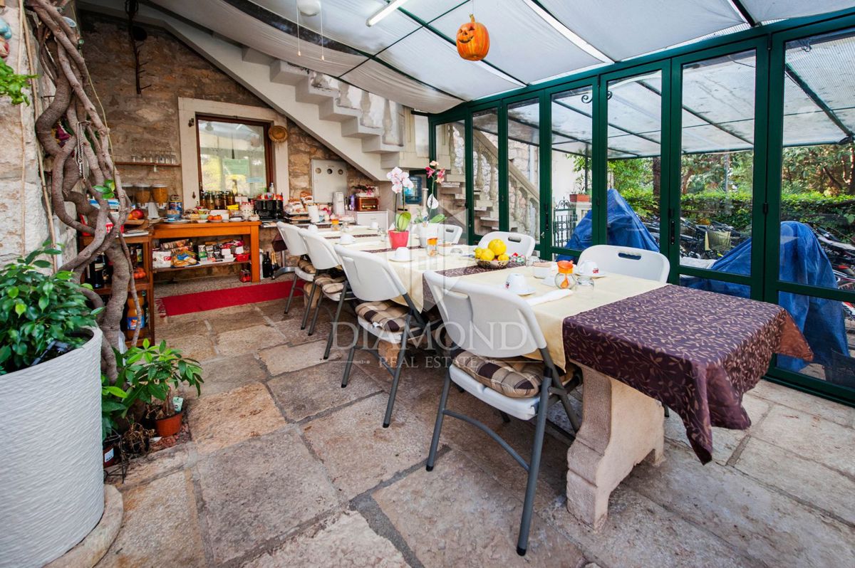 Rovinj, prostorna hiša le 100m od morja