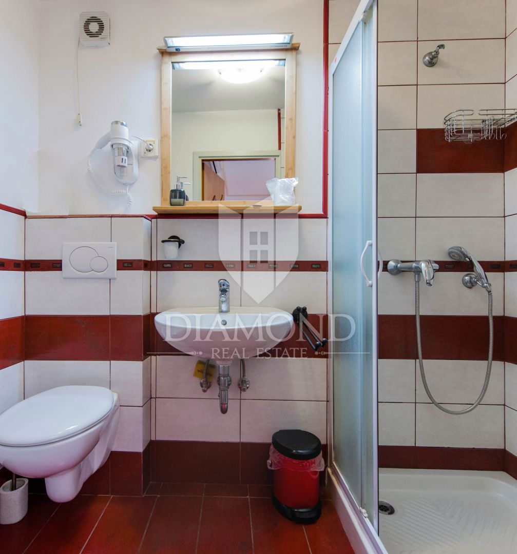 Rovinj, prostorna hiša le 100m od morja
