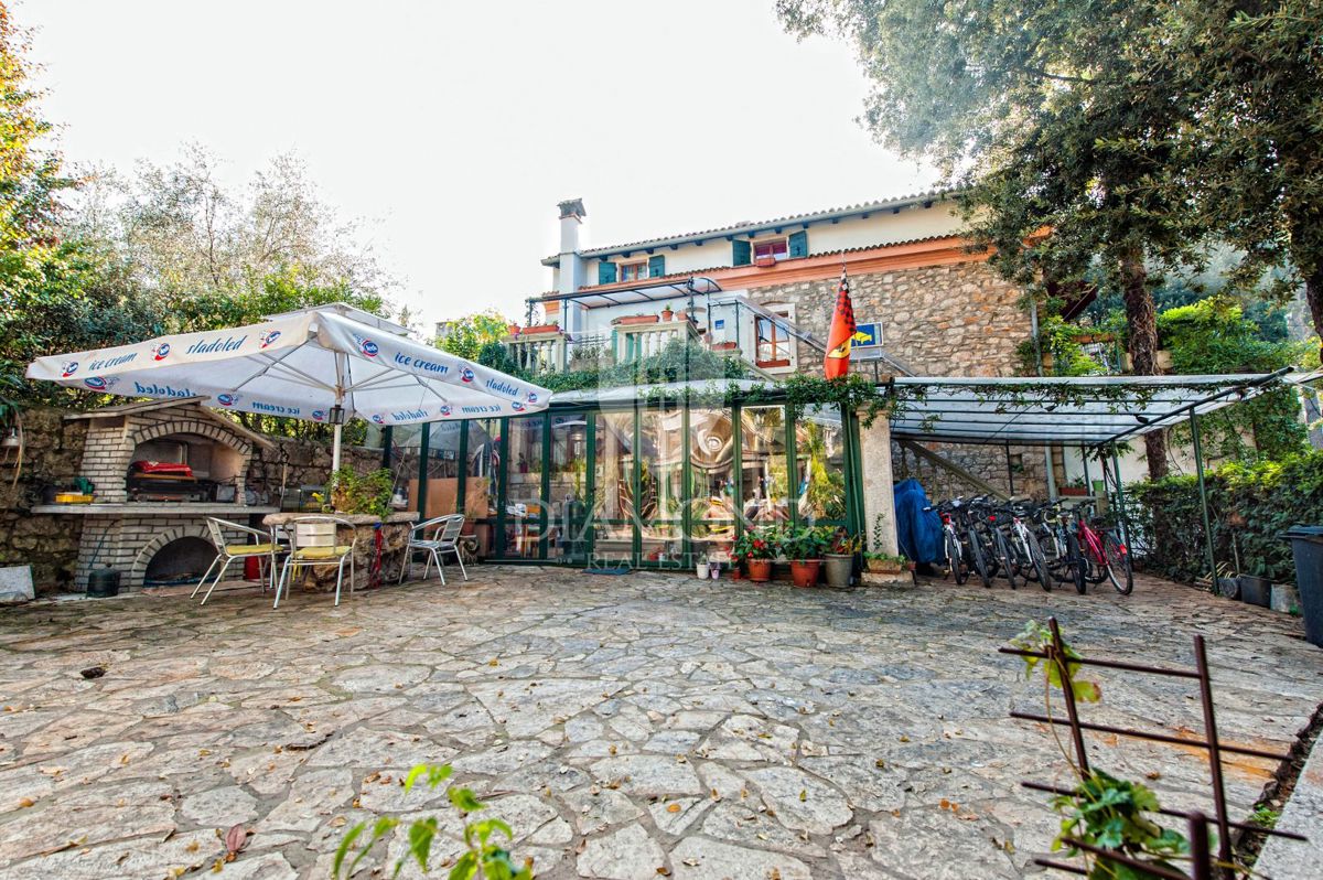 Rovinj, prostorna hiša le 100m od morja