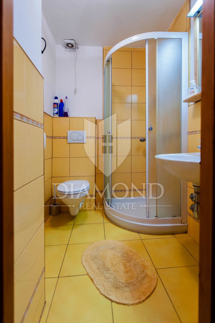 Rovinj, prostorna hiša le 100m od morja