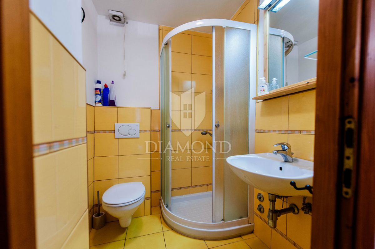 Rovinj, prostorna hiša le 100m od morja