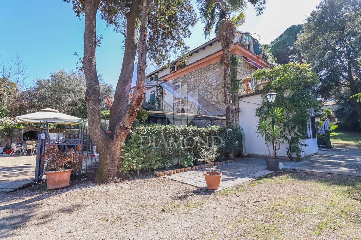 Rovinj, prostorna hiša le 100m od morja