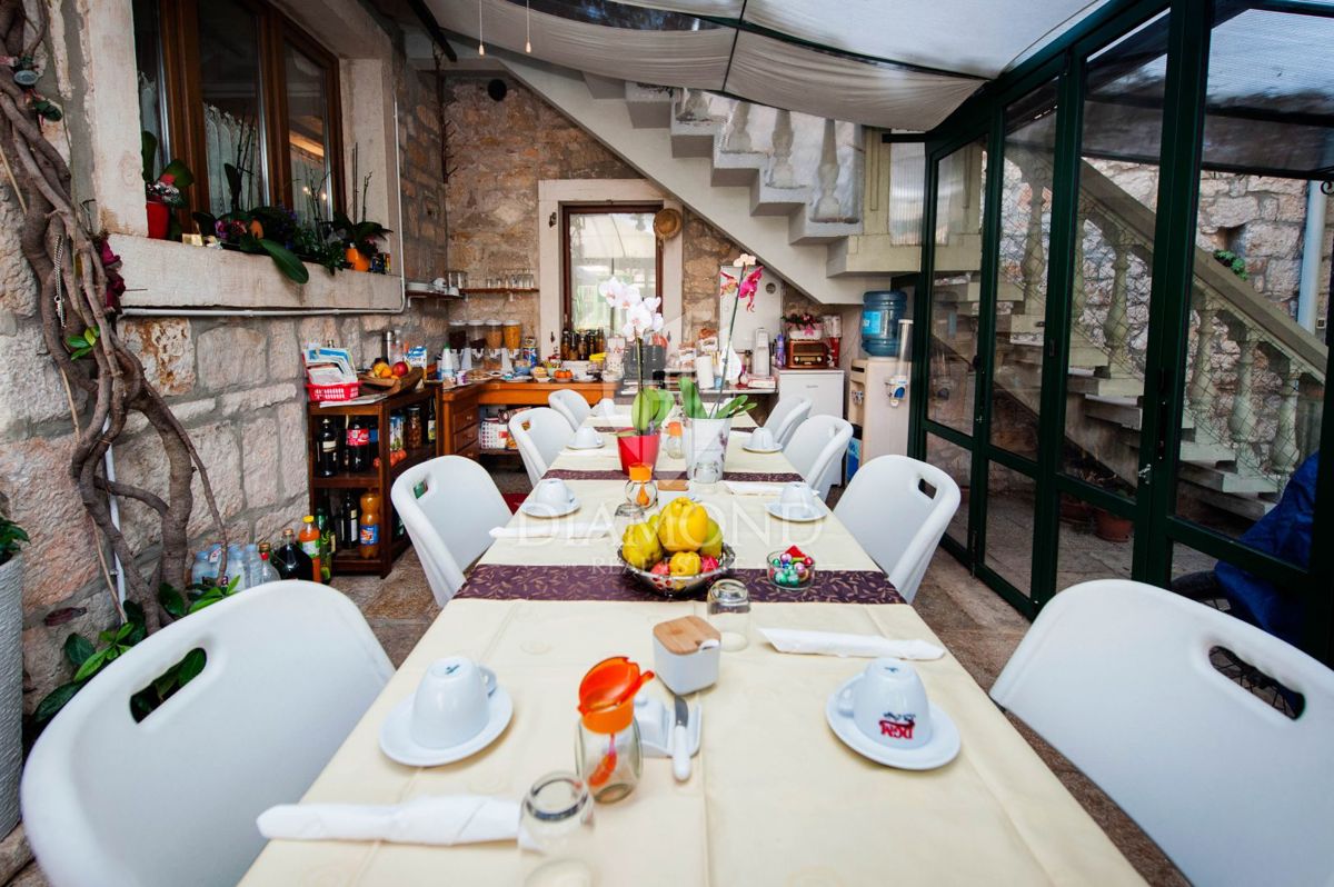 Rovinj, prostorna hiša le 100m od morja