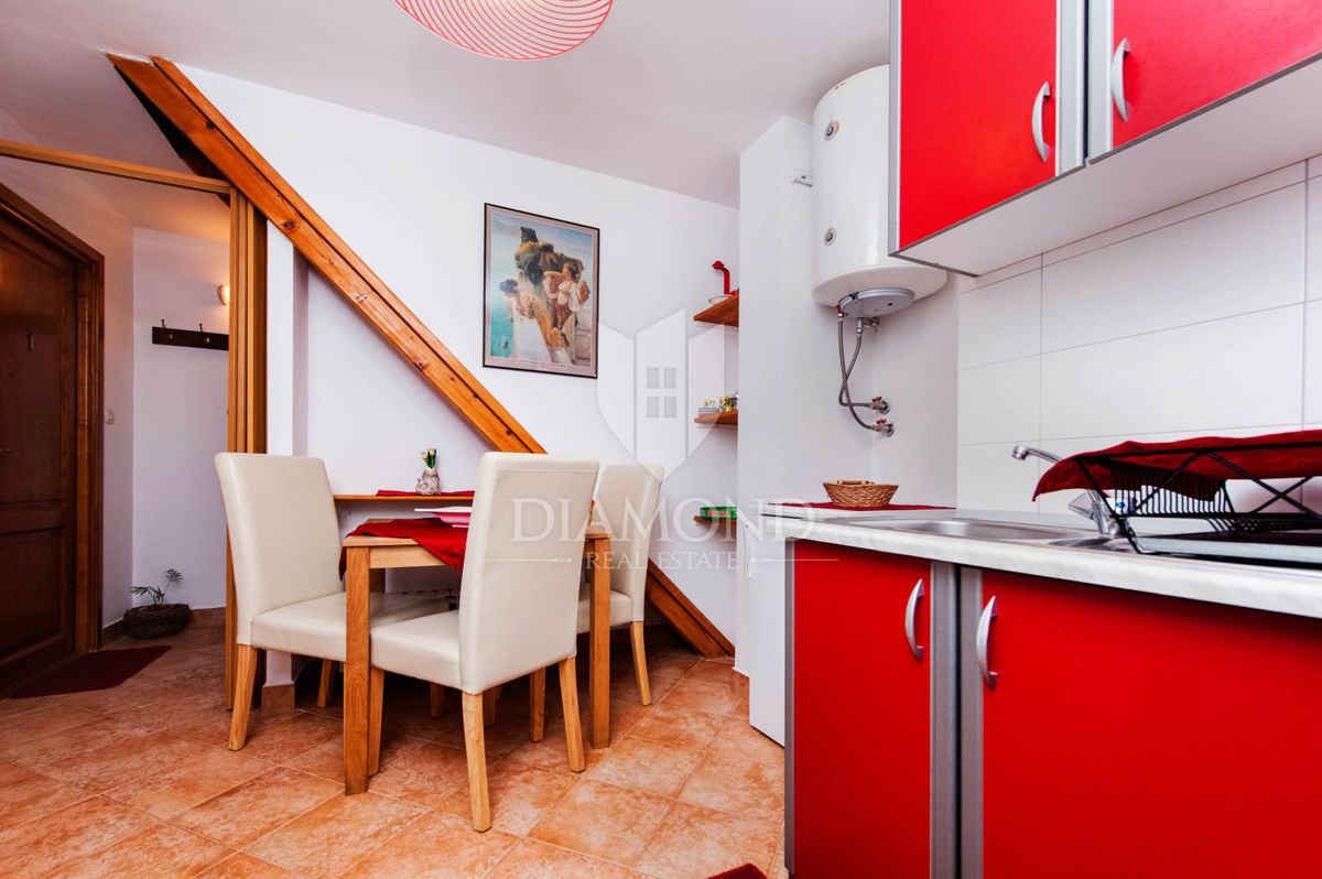 Rovinj, prostorna hiša le 100m od morja