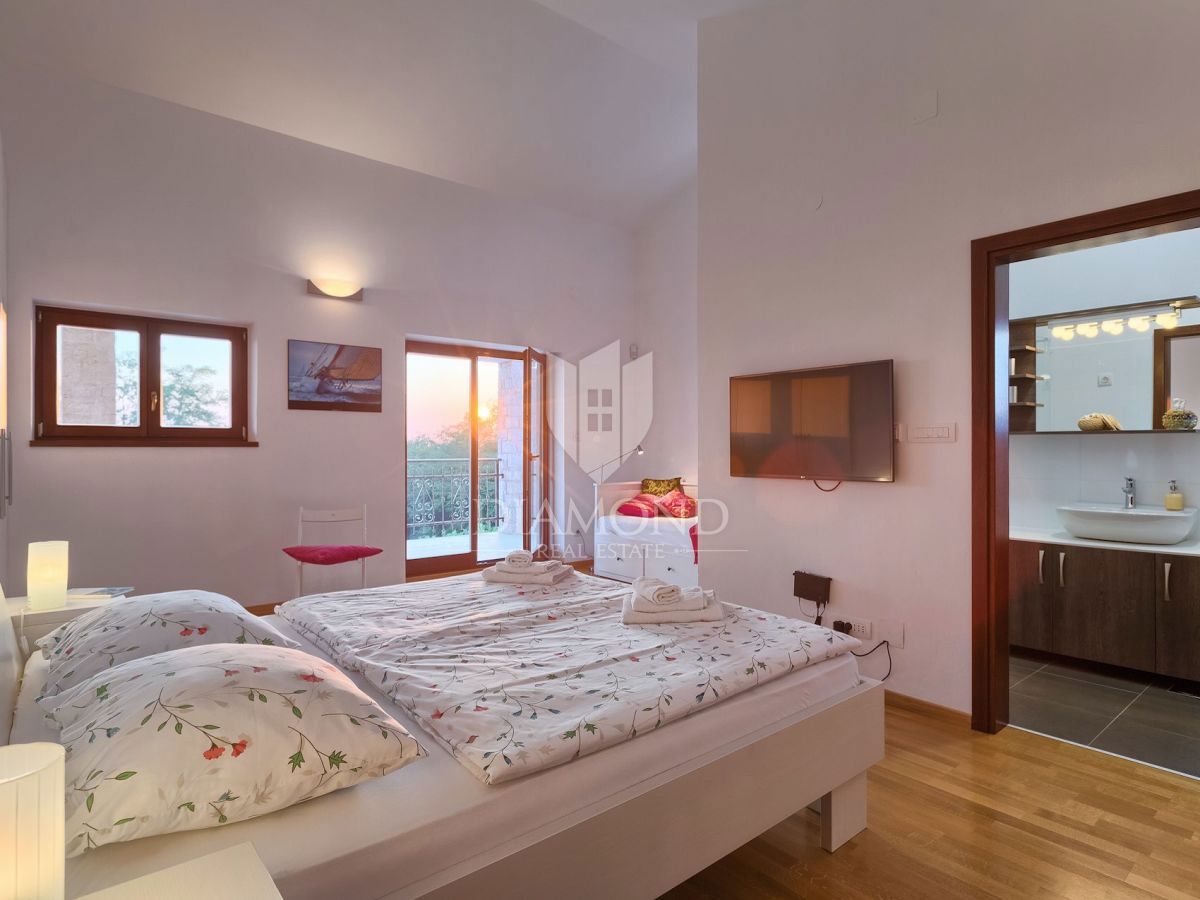 Tinjan, osrednja Istra, Vila z bazenom na lepi lokaciji