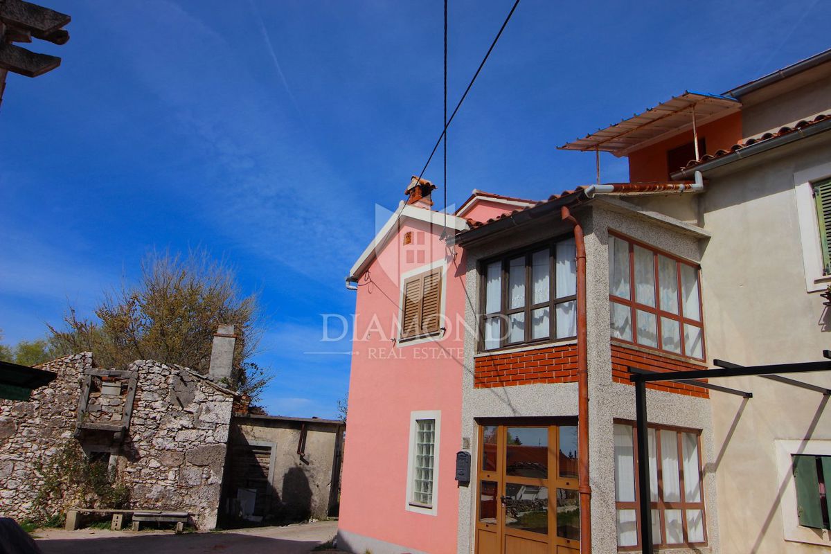 Labin, okolica, hiša z vrtom in garažo
