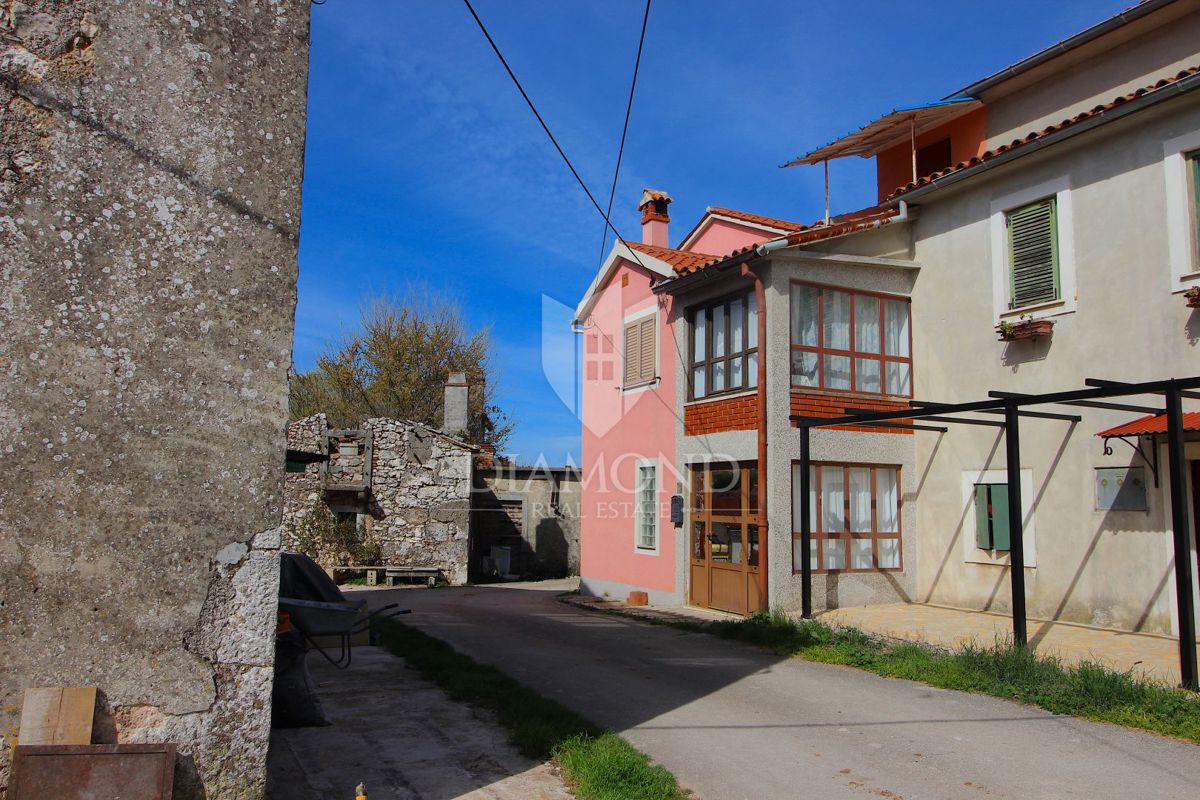 Labin, okolica, hiša z vrtom in garažo