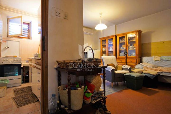 Rovinj, center, družinska hiša v mirni ulici
