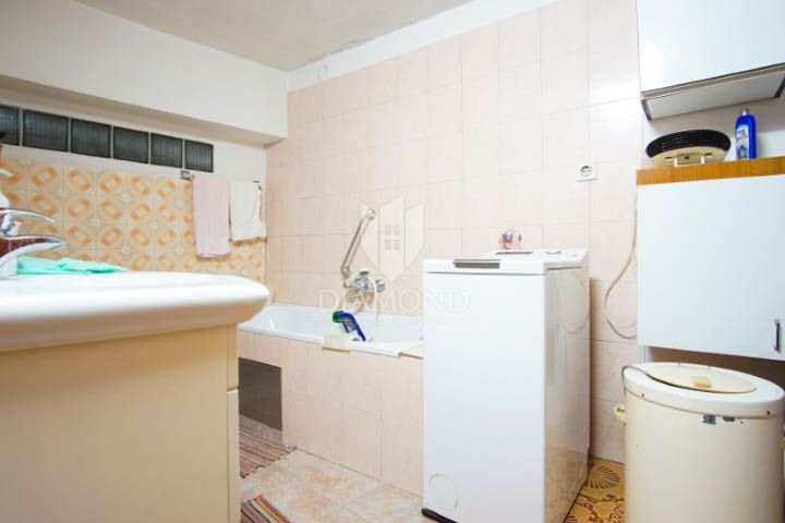 Rovinj, center, družinska hiša v mirni ulici