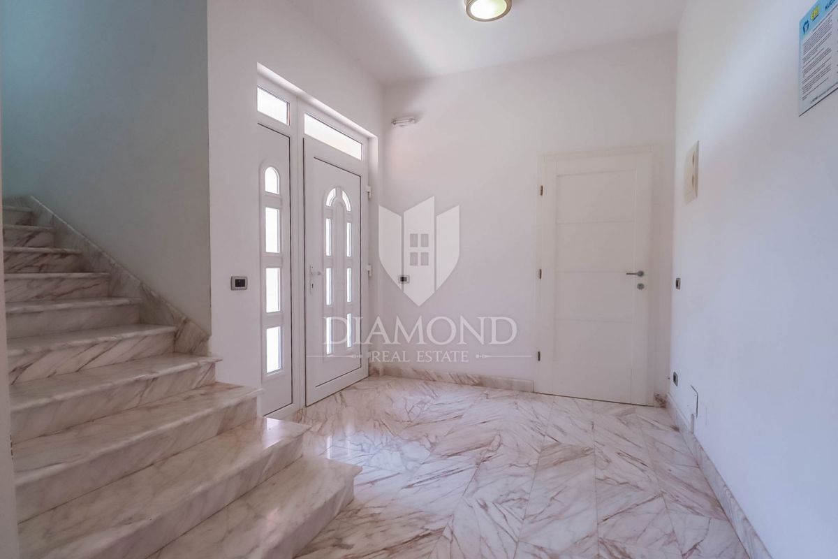 Rovinj, prostorno stanovanje na mirni lokaciji nedaleč od centra