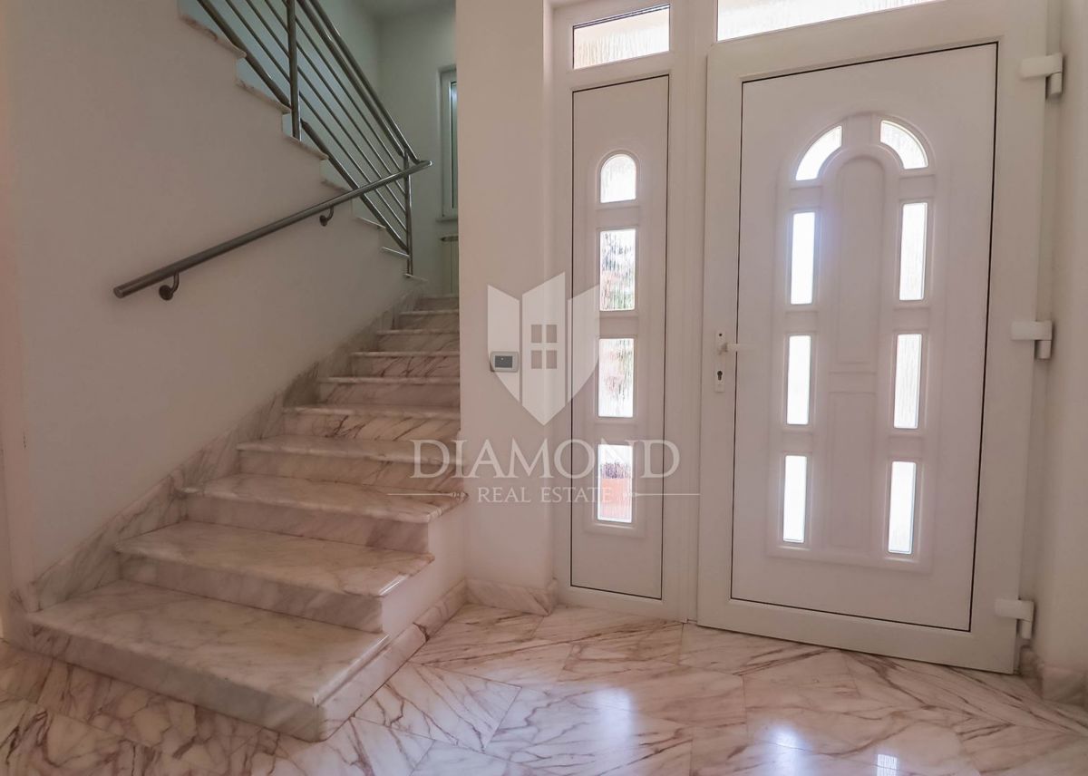 Rovinj, prostorno stanovanje na mirni lokaciji nedaleč od centra