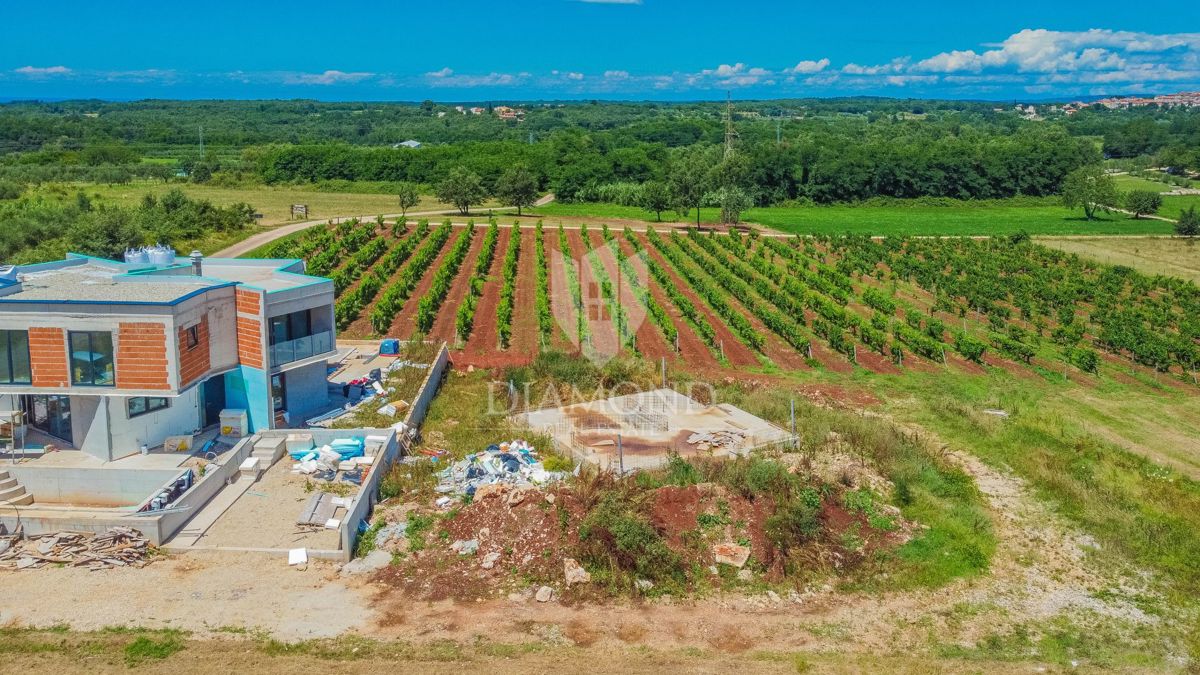 Brtonigla, okolica, novogradnja! Čudovita moderna vila dvojček!