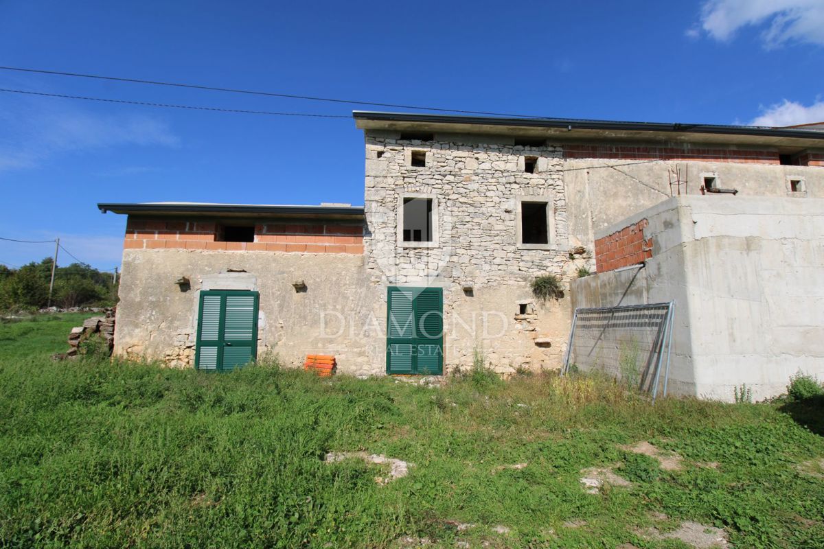 Labin, okolica, kamnita hiša za adaptacijo
