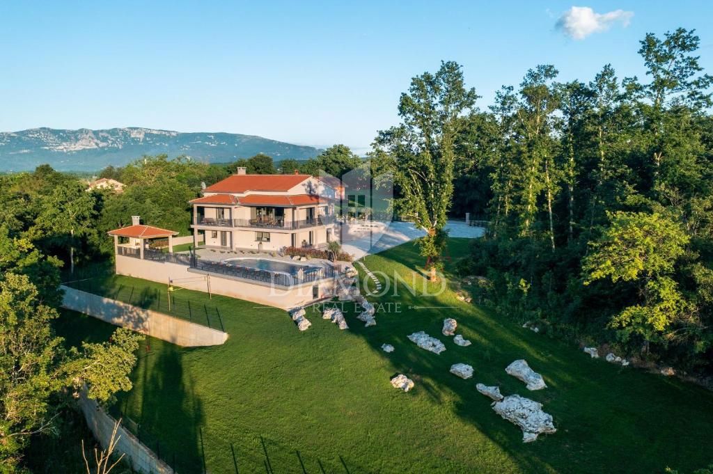 Pićan, okolica, lepa Vila obkrožena z naravo