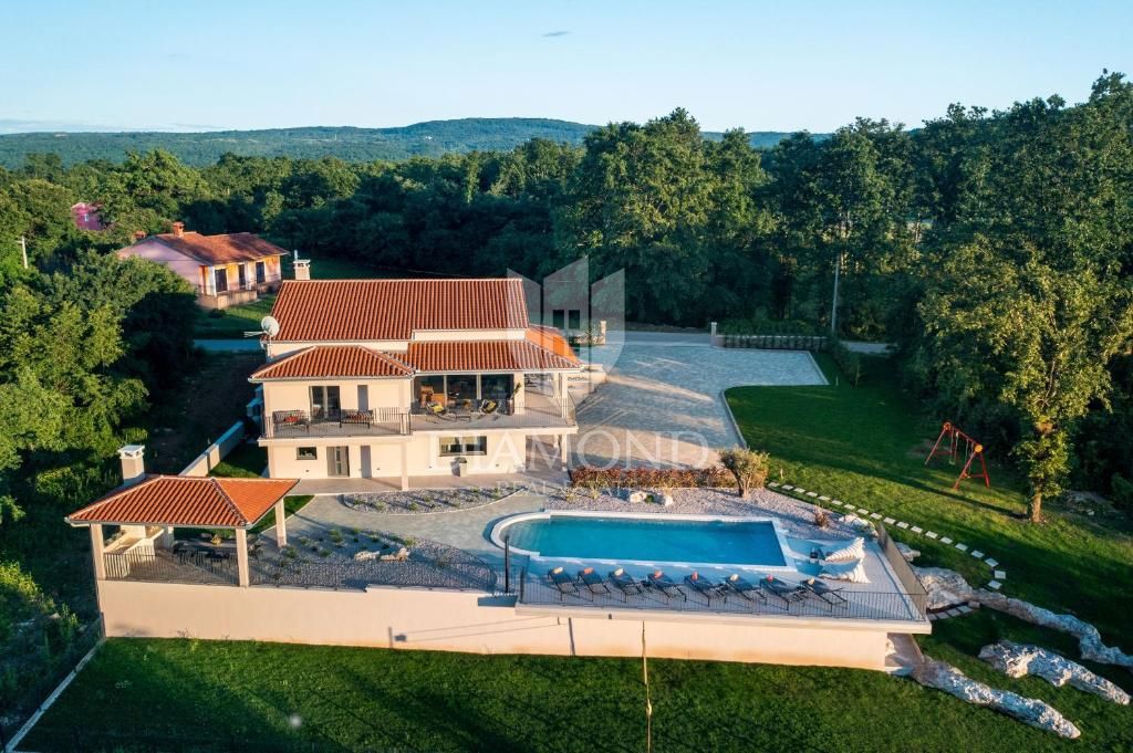 Pićan, okolica, lepa Vila obkrožena z naravo