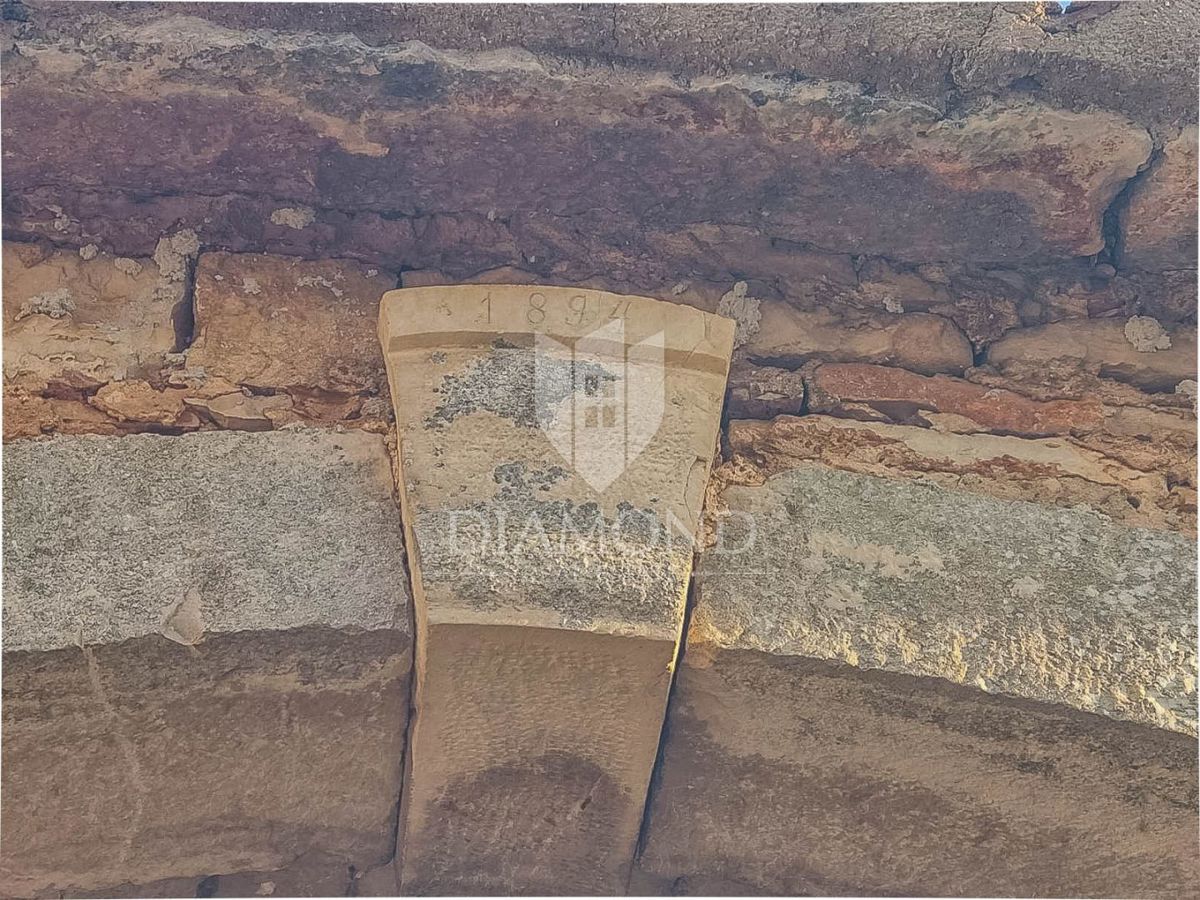 Poreč, okolica, čudovita nepremičnina za nadaljnjo prenovo!
