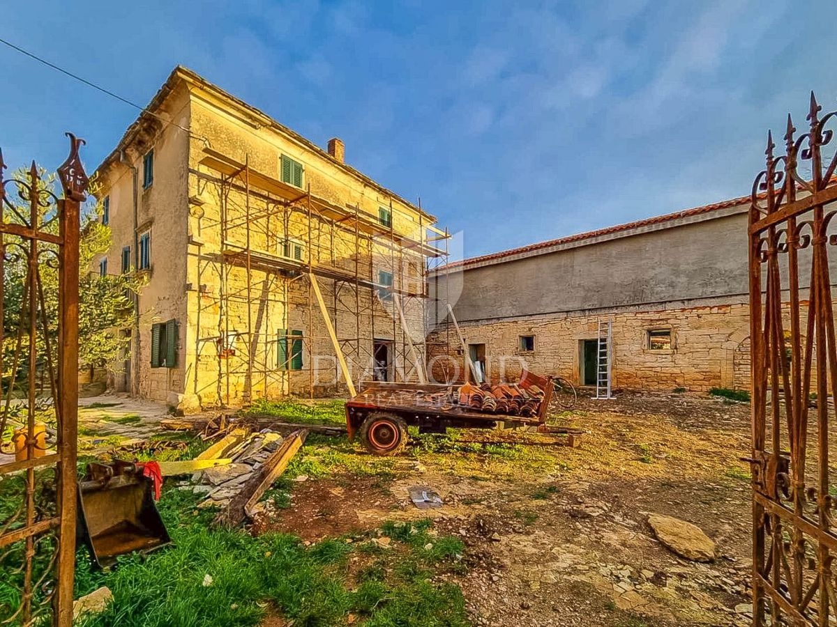 Poreč, okolica, čudovita nepremičnina za nadaljnjo prenovo!