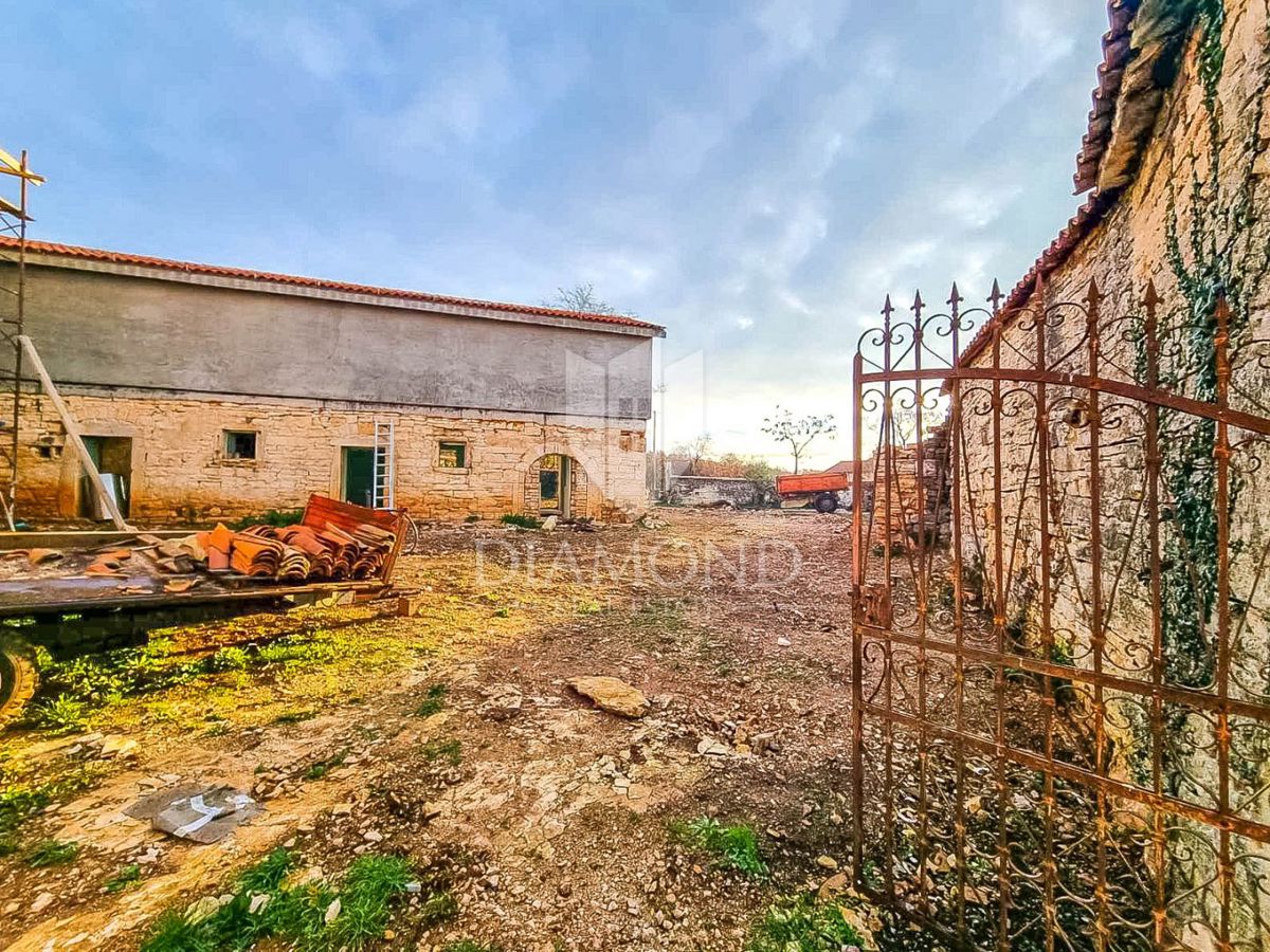 Poreč, okolica, čudovita nepremičnina za nadaljnjo prenovo!