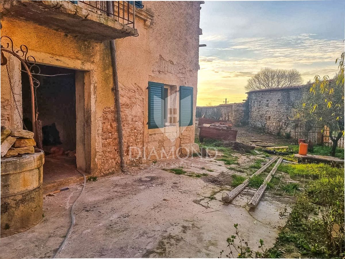 Poreč, okolica, čudovita nepremičnina za nadaljnjo prenovo!