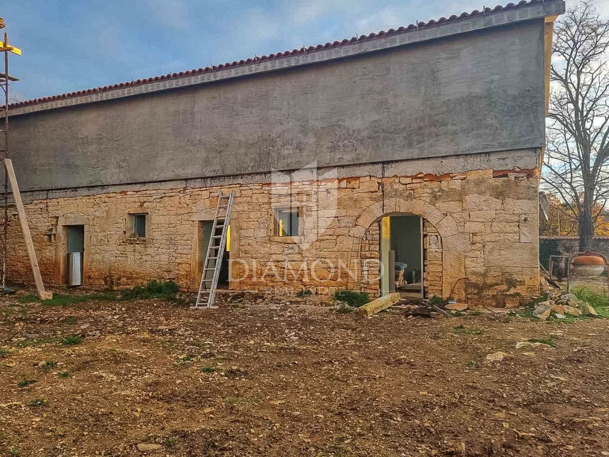 Poreč, okolica, čudovita nepremičnina za nadaljnjo prenovo!
