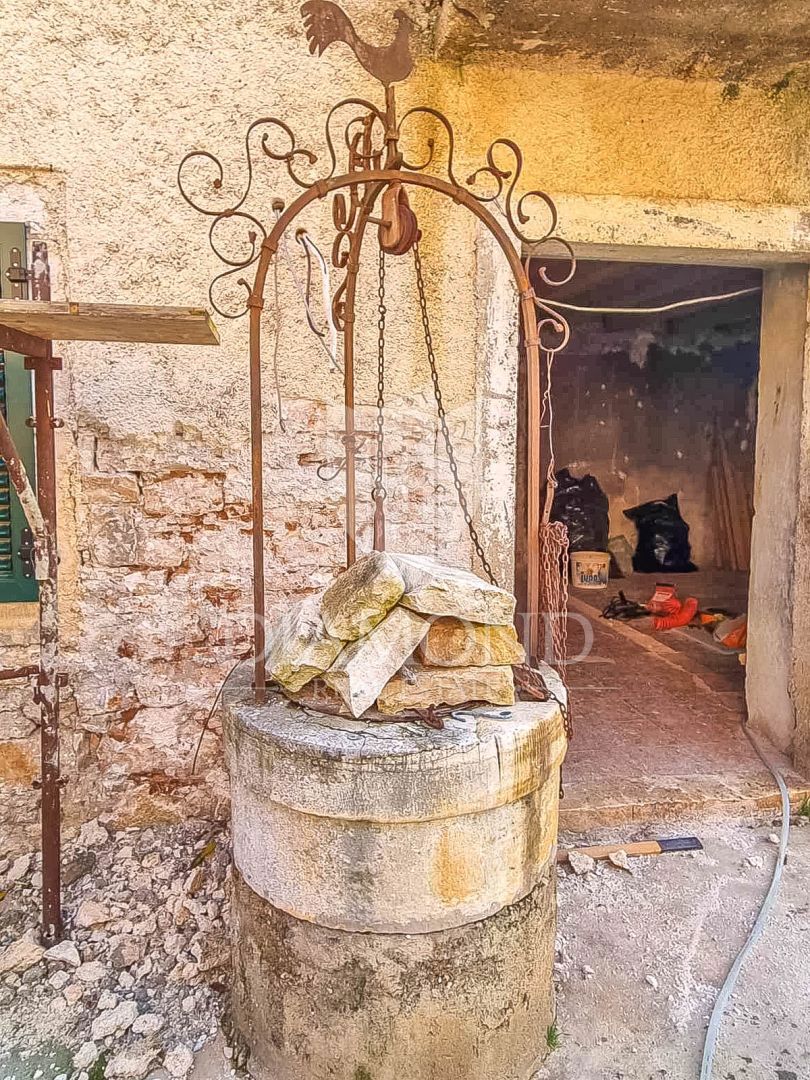 Poreč, okolica, čudovita nepremičnina za nadaljnjo prenovo!