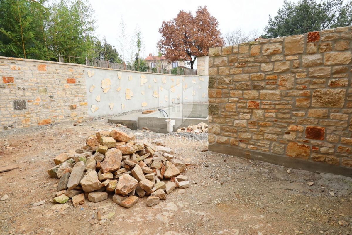 Svetvinčenat, okolica, kamnita hiša z bazenom