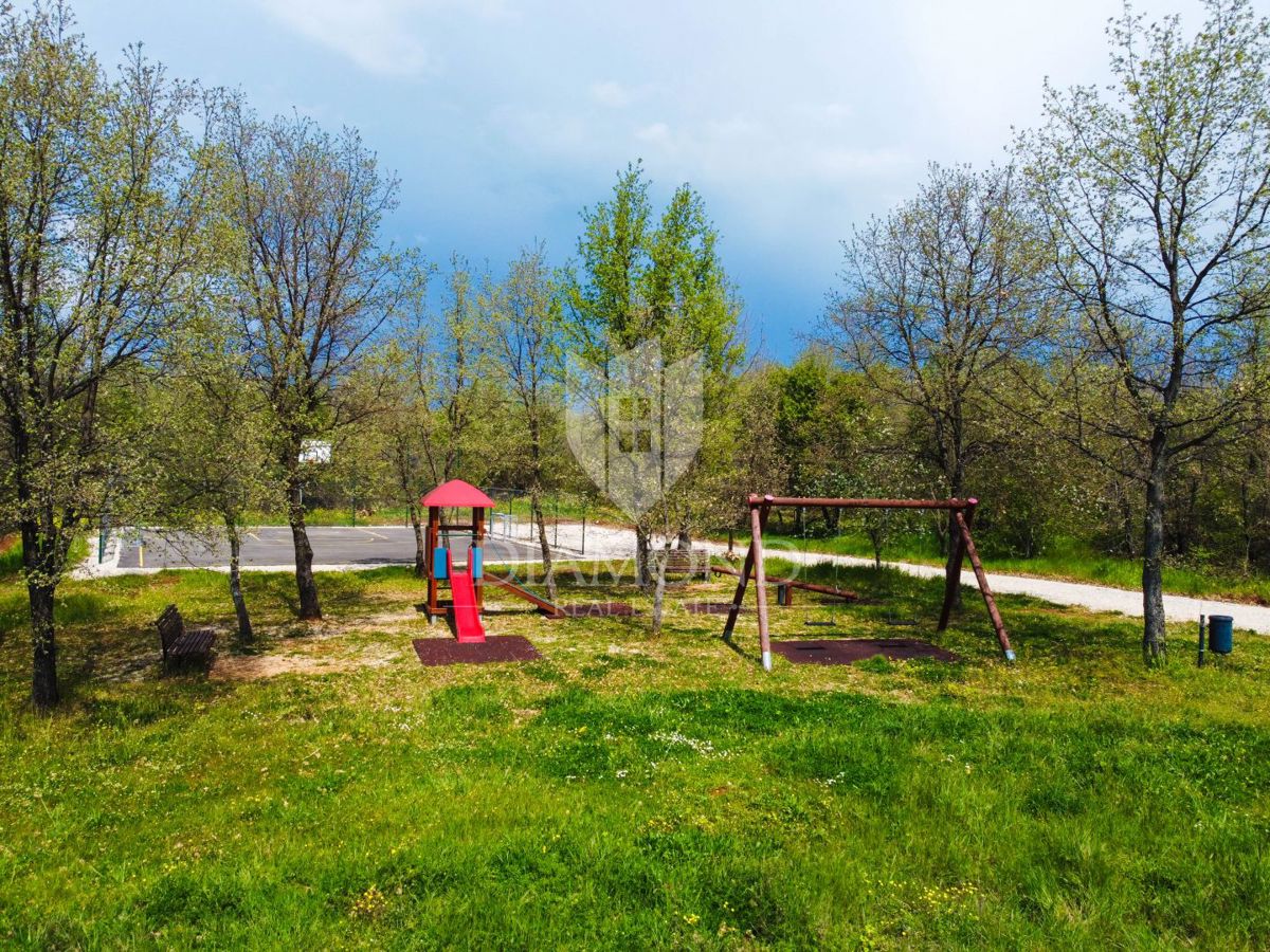 Poreč okolica, pritličje stanovanje nedaleč od morja!