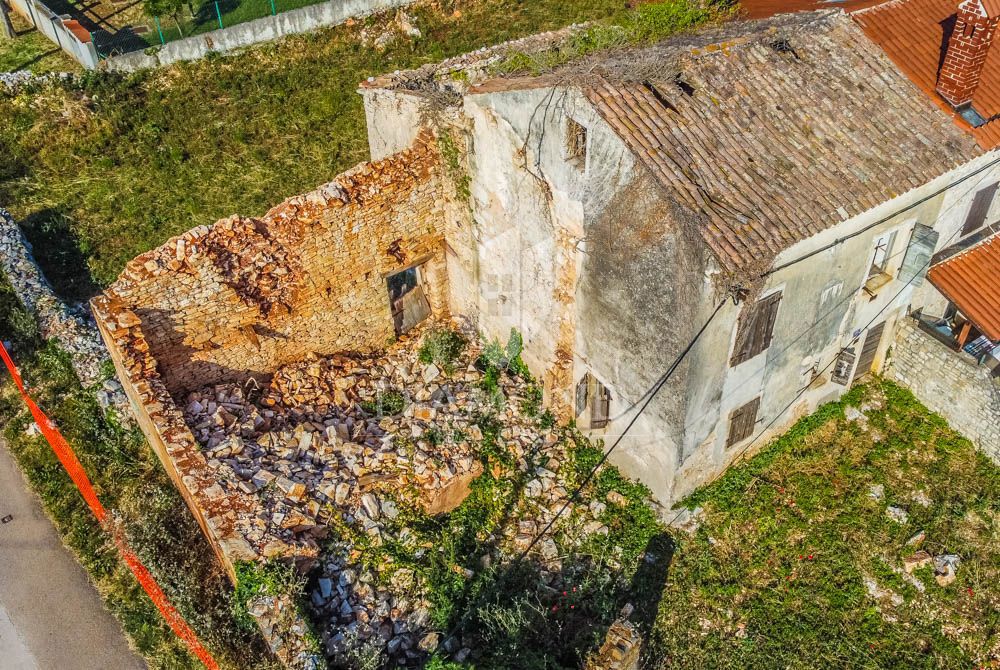 Pula, okolica, stara istrska hiša z zemljiščem
