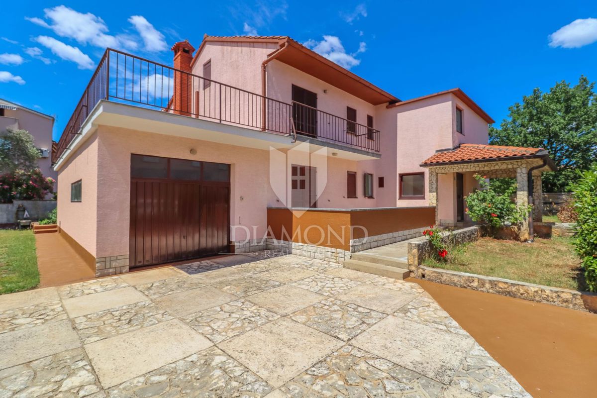 Rovinj, okolica, prostorna hiša v idiličnem okolju