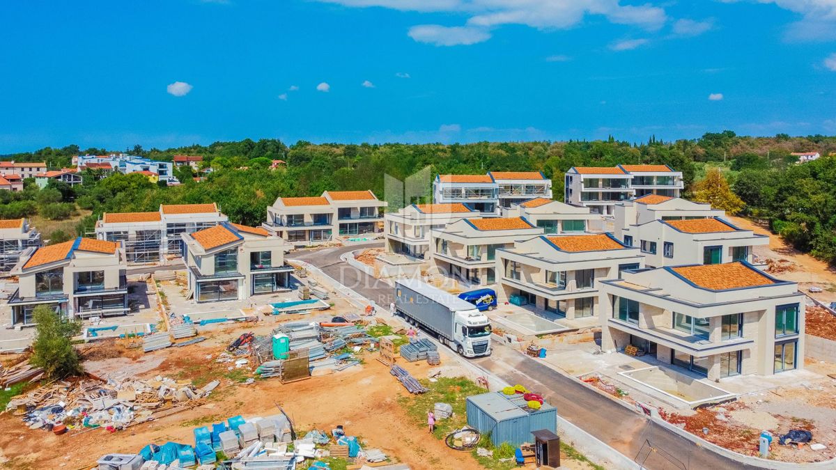 Umag, Lovrečica! Luksuzna vila 100 m od morja!