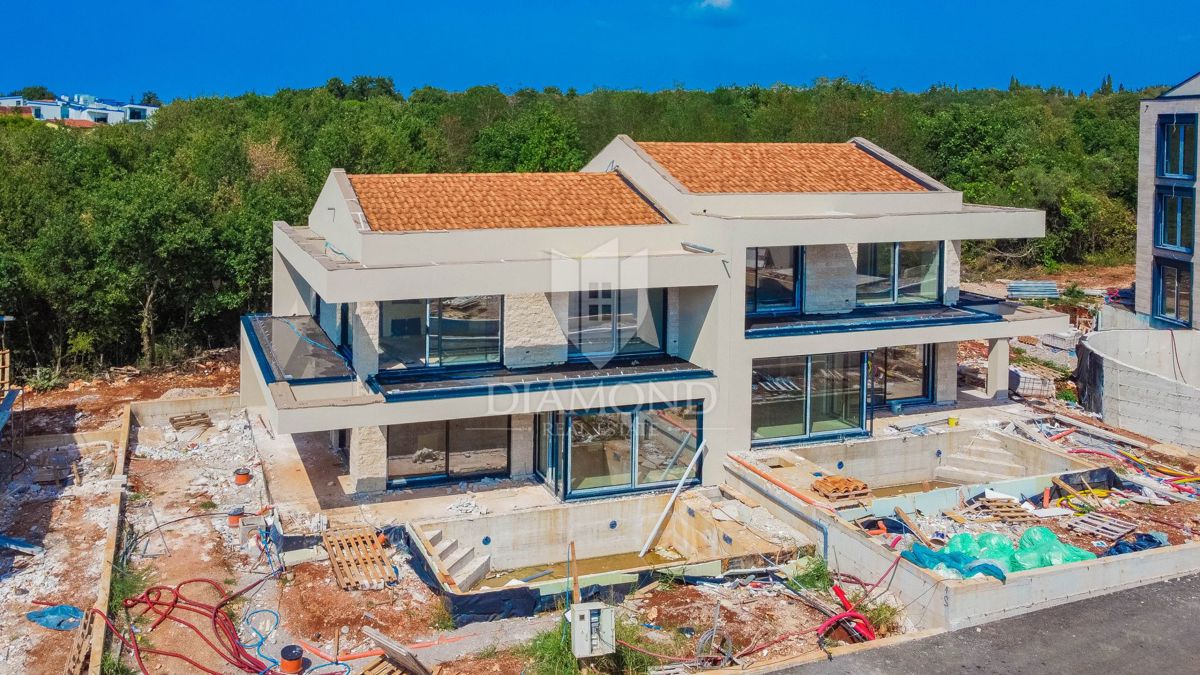 Umag, Lovrečica! Luksuzna vila 100 m od morja!