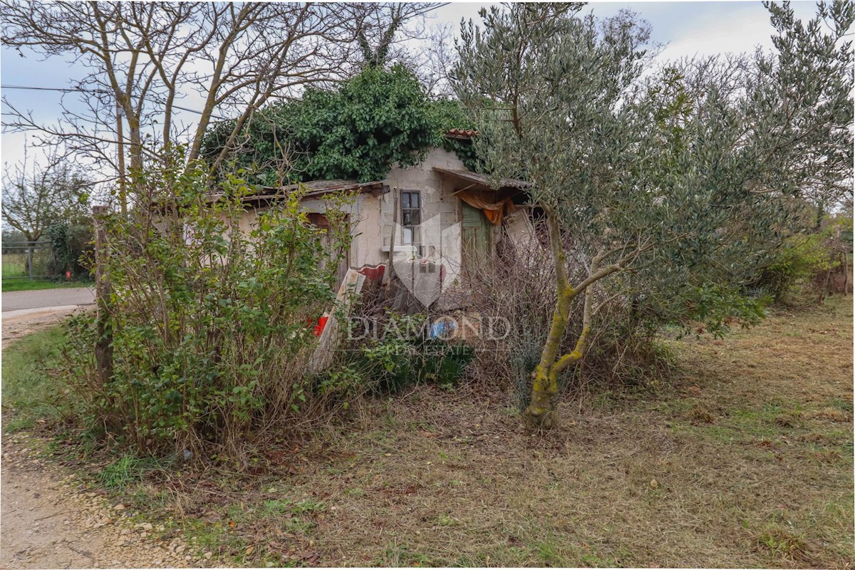 Pula, okolica, lepo gradbeno zemljišče v bližini mesta