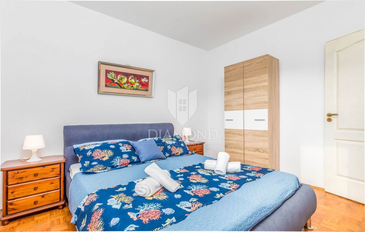 Medulin, hiša blizu morja s tremi apartmaji
