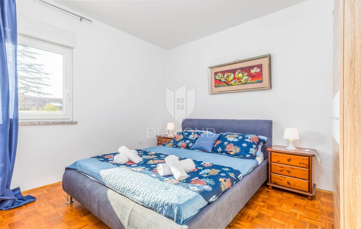 Medulin, hiša blizu morja s tremi apartmaji