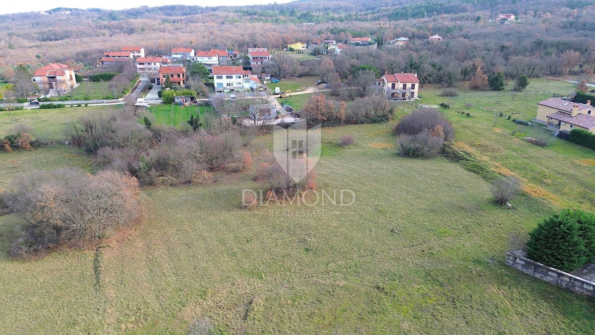 Labin, okolica, gradbeno zemljišče v bližini mesta