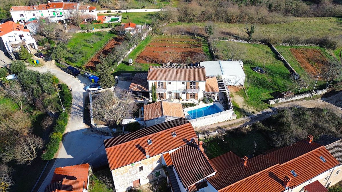 Svetvinčenat, očarljiva počitniška hiša z bazenom