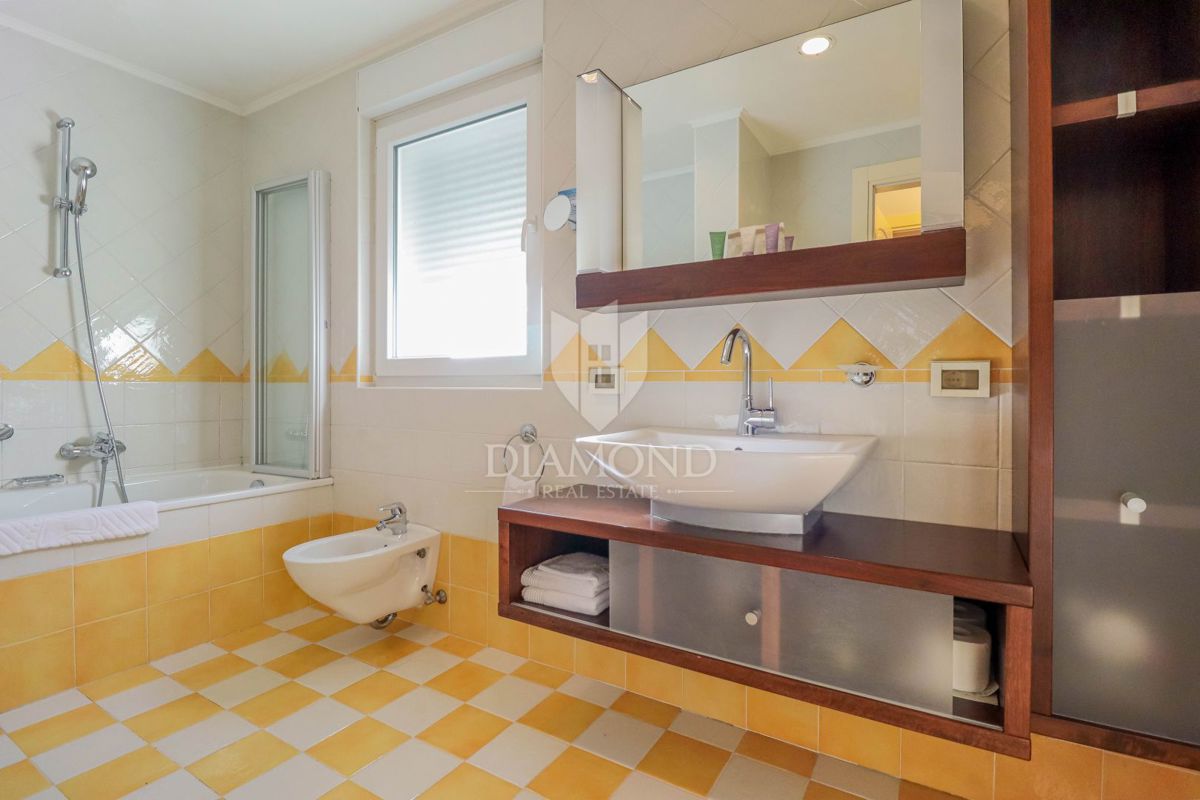 Umag, Crveni vrh! Odličen apartma 100 m od morja!