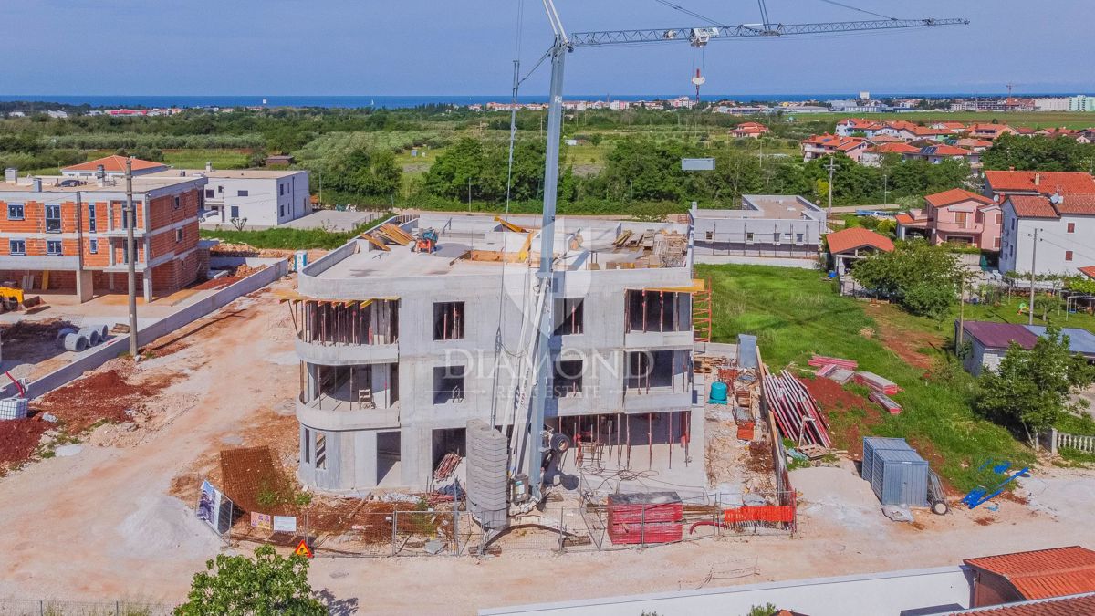 Umag, okolica, novogradnja! Moderno stanovanje z dvigalom!