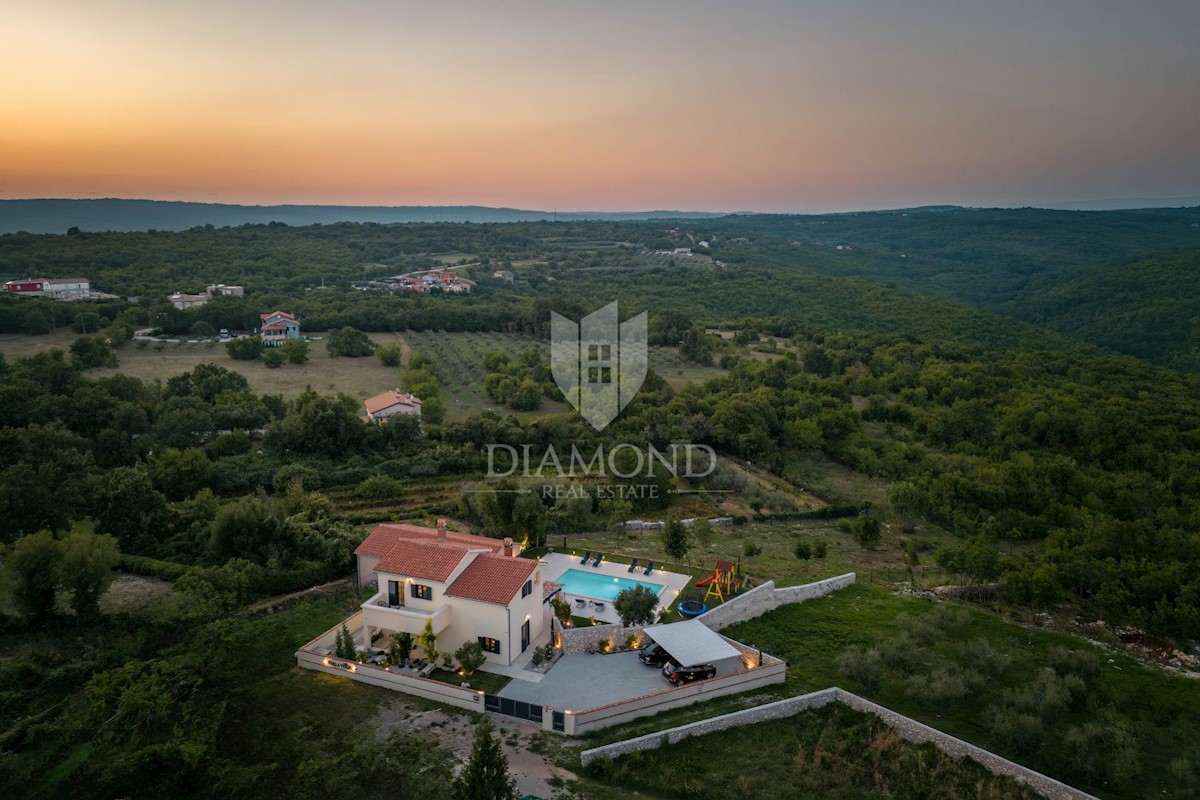 Labin, Vila s panoramskim razgledom