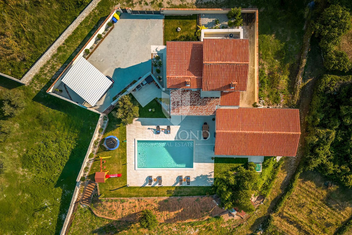 Labin, Vila s panoramskim razgledom