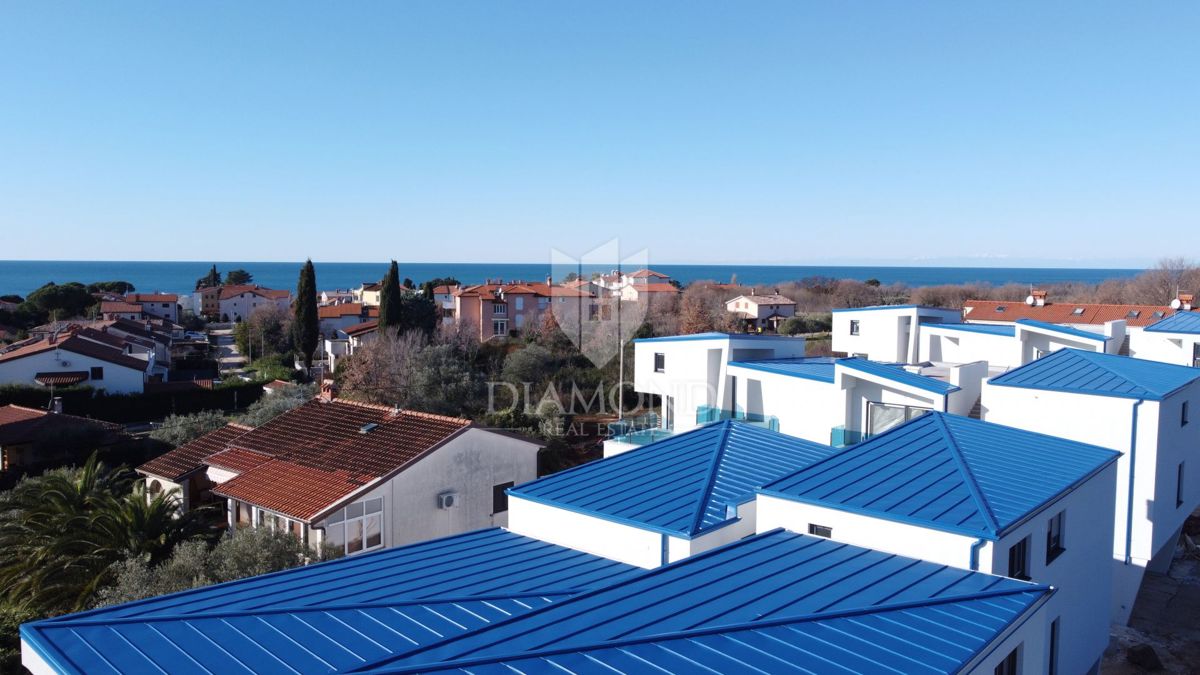 Umag, Lovrečica, Trisobno stanovanje s pogledom na morje!