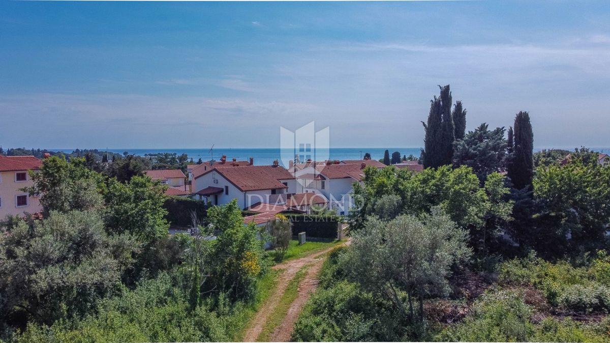 Umag, Lovrečica, Novogradnja z vrtom 300m od morja!