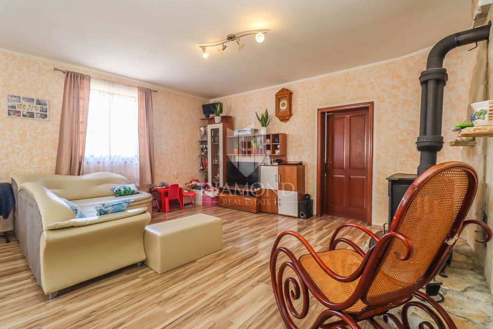 Dva stanovanja s potencialom v bližini centra Pule