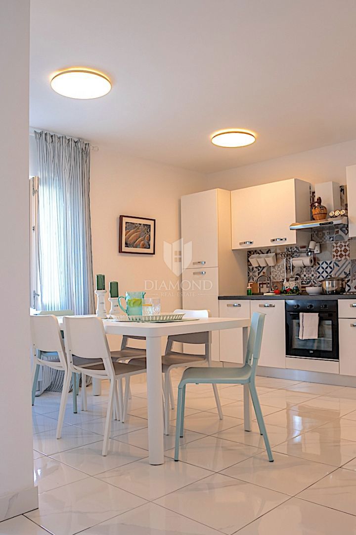 Labin, Rabac, počitniška hiša z dvema apartmajema, pogled na morje