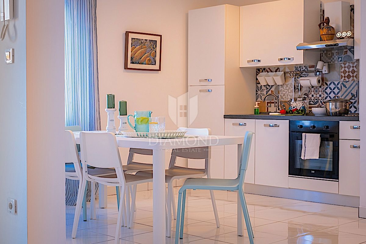 Labin, Rabac, počitniška hiša z dvema apartmajema, pogled na morje