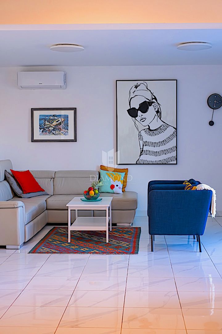 Labin, Rabac, počitniška hiša z dvema apartmajema, pogled na morje