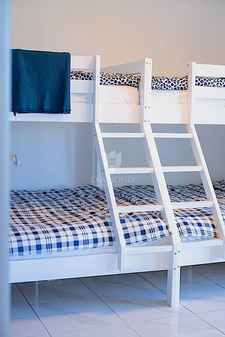 Labin, Rabac, počitniška hiša z dvema apartmajema, pogled na morje