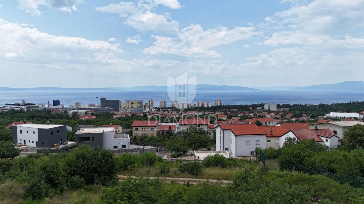 Trsat, gradbena parcela s pridobljenim gradbenim dovoljenjem, pogled na morje