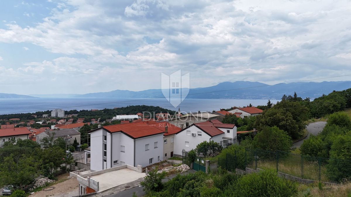 Trsat, gradbena parcela s pridobljenim gradbenim dovoljenjem, pogled na morje